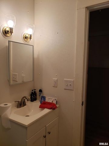 1728 8TH Avenue, Rock Island, IL 61201