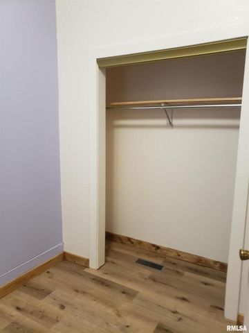 1728 8TH Avenue, Rock Island, IL 61201