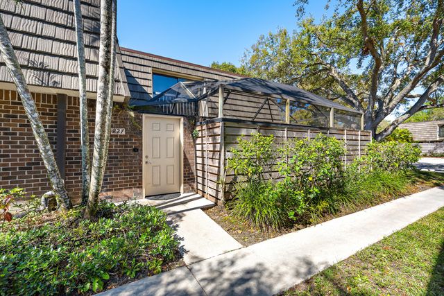 227 2nd Terrace, Palm Beach Gardens, FL 33418