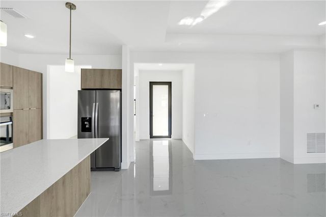 732 Alamo ST E, Lehigh Acres, FL 33974