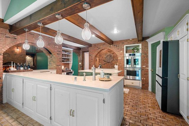 2060 WINTERGREEN COURT, Green Bay, WI 54304