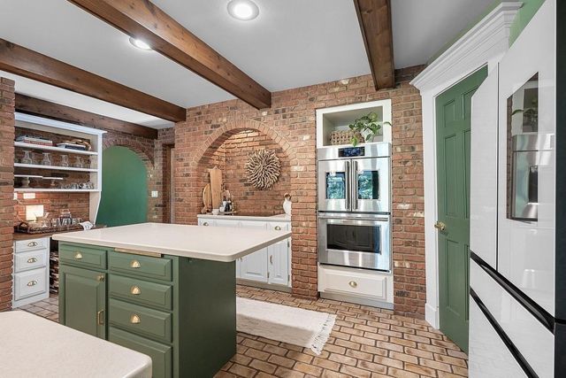 2060 WINTERGREEN COURT, Green Bay, WI 54304