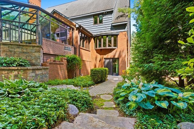 2060 WINTERGREEN COURT, Green Bay, WI 54304