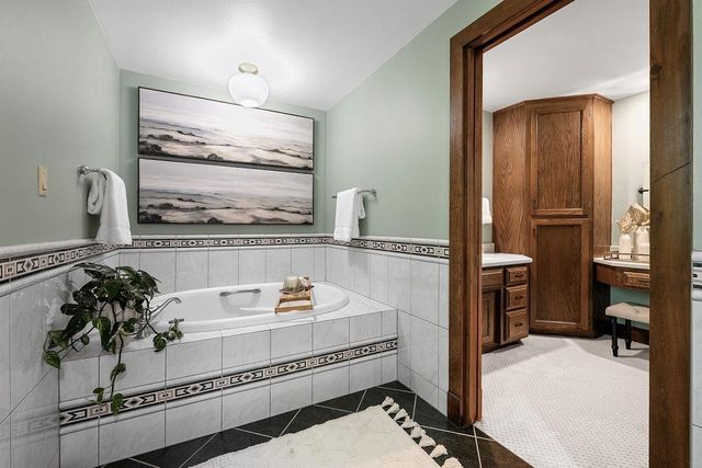 2060 WINTERGREEN COURT, Green Bay, WI 54304