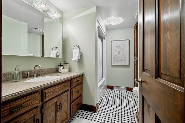 2060 WINTERGREEN COURT, Green Bay, WI 54304