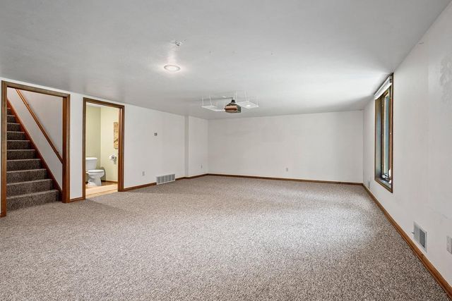 2060 WINTERGREEN COURT, Green Bay, WI 54304