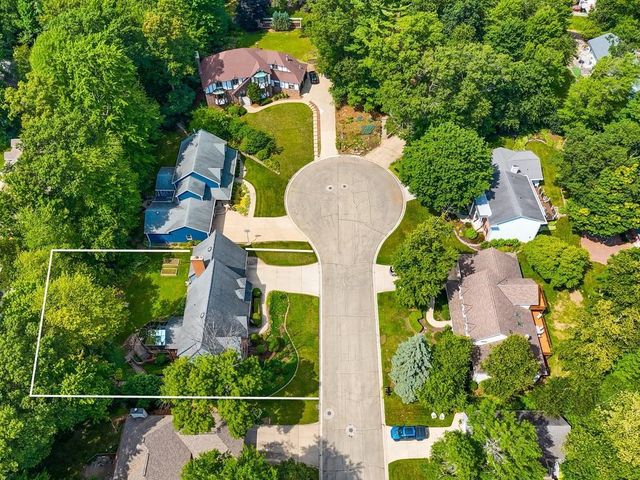 2060 WINTERGREEN COURT, Green Bay, WI 54304