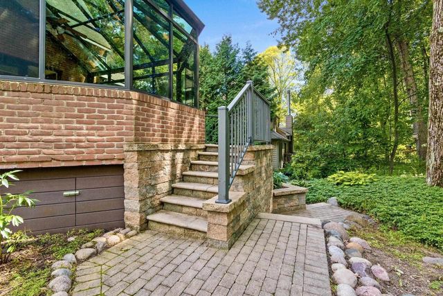 2060 WINTERGREEN COURT, Green Bay, WI 54304