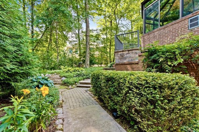 2060 WINTERGREEN COURT, Green Bay, WI 54304