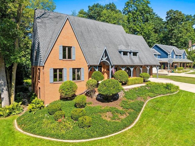 2060 WINTERGREEN COURT, Green Bay, WI 54304