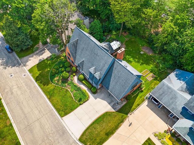 2060 WINTERGREEN COURT, Green Bay, WI 54304
