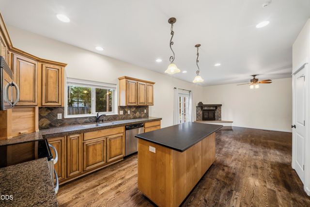 17040 Kasserman Drive, Bend, OR 97707