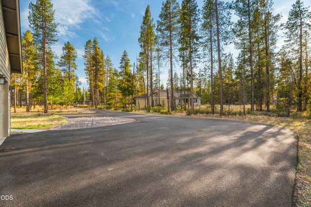 17040 Kasserman Drive, Bend, OR 97707