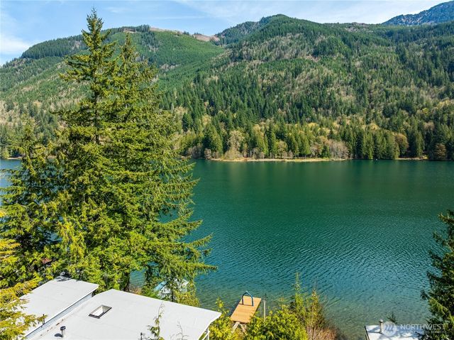 9244 Black Mountain Lane, Maple Falls, WA 98266