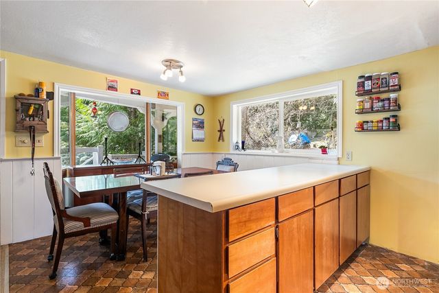 9244 Black Mountain Lane, Maple Falls, WA 98266