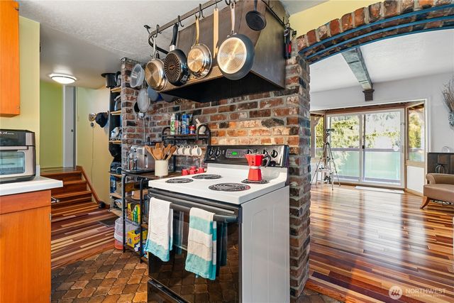 9244 Black Mountain Lane, Maple Falls, WA 98266