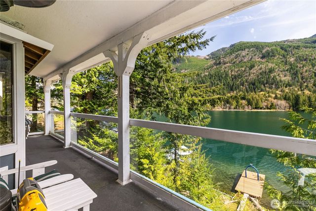 9244 Black Mountain Lane, Maple Falls, WA 98266