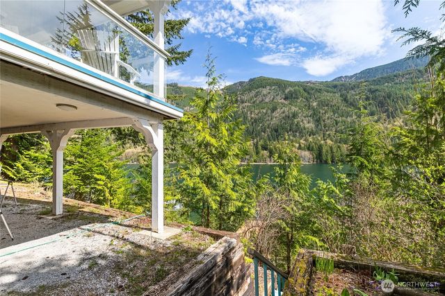 9244 Black Mountain Lane, Maple Falls, WA 98266