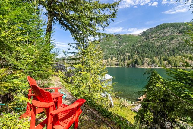 9244 Black Mountain Lane, Maple Falls, WA 98266