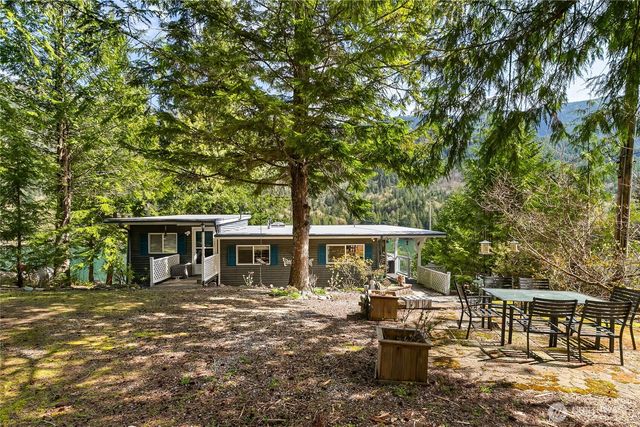 9244 Black Mountain Lane, Maple Falls, WA 98266