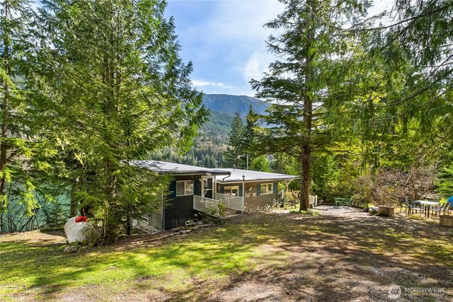 9244 Black Mountain Lane, Maple Falls, WA 98266