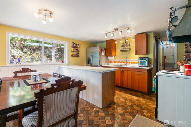 9244 Black Mountain Lane, Maple Falls, WA 98266