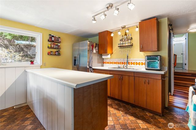 9244 Black Mountain Lane, Maple Falls, WA 98266
