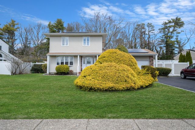 51 Wexford Drive, Oakdale, NY 11769