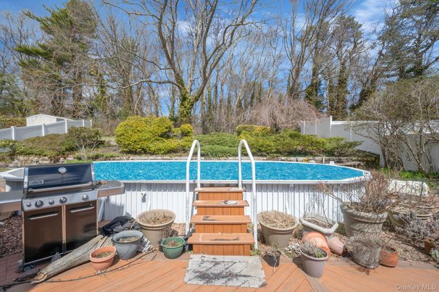 51 Wexford Drive, Oakdale, NY 11769