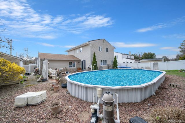 51 Wexford Drive, Oakdale, NY 11769