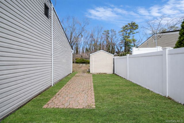 51 Wexford Drive, Oakdale, NY 11769