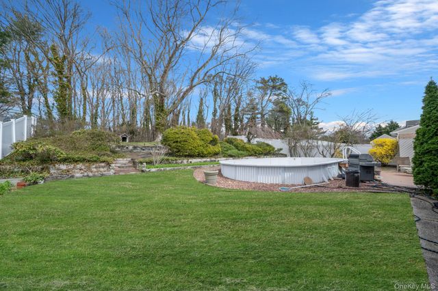 51 Wexford Drive, Oakdale, NY 11769