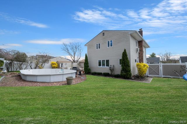 51 Wexford Drive, Oakdale, NY 11769
