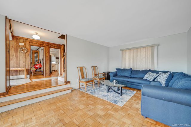 51 Wexford Drive, Oakdale, NY 11769