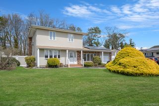 51 Wexford Drive, Oakdale, NY 11769