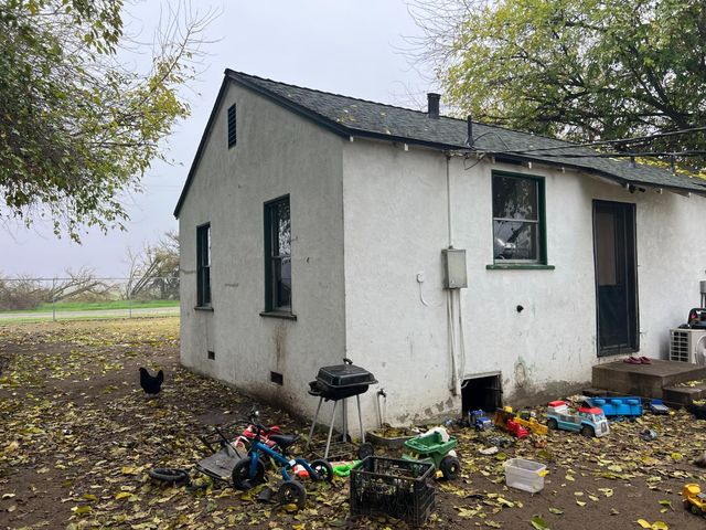 15238 Sunset Dr, Livingston, CA 95334