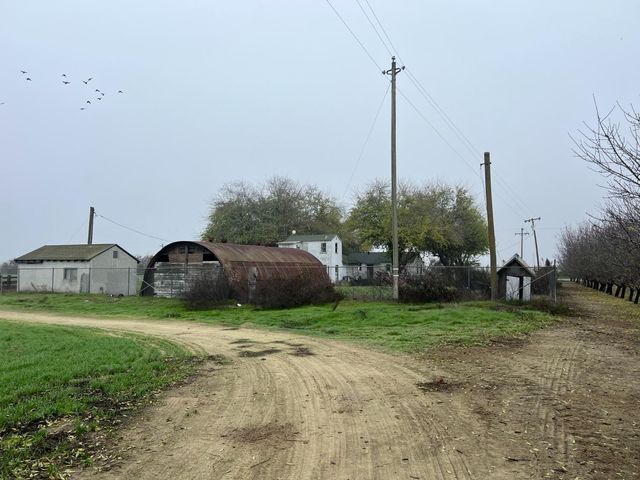 15238 Sunset Dr, Livingston, CA 95334