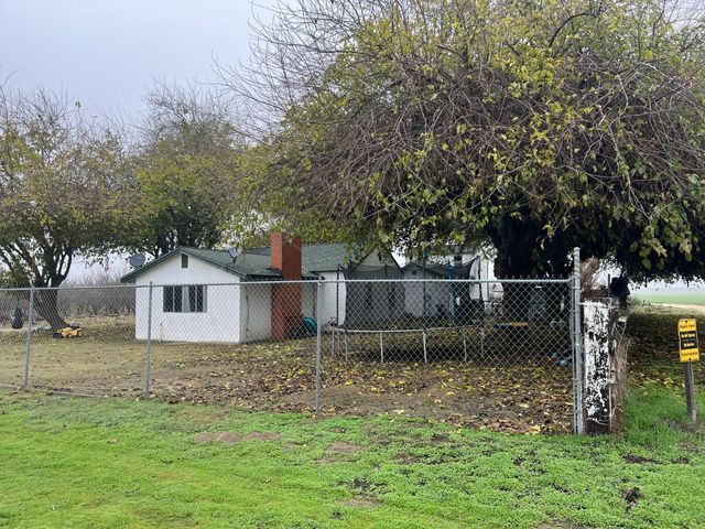 15238 Sunset Dr, Livingston, CA 95334