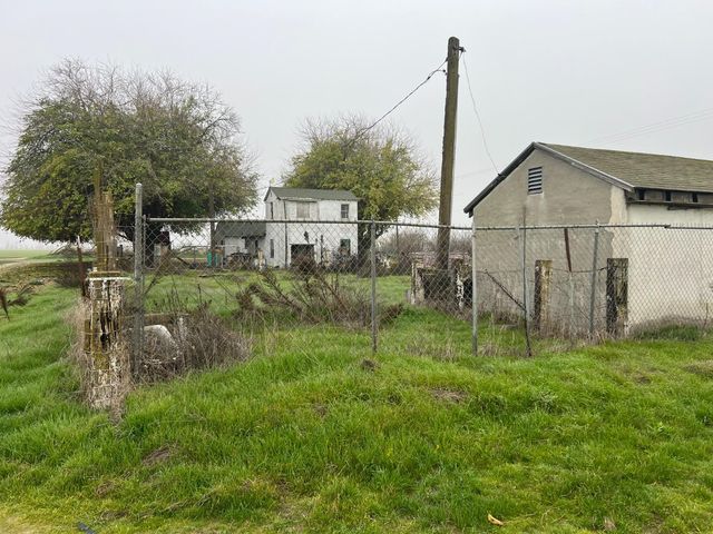 15238 Sunset Dr, Livingston, CA 95334