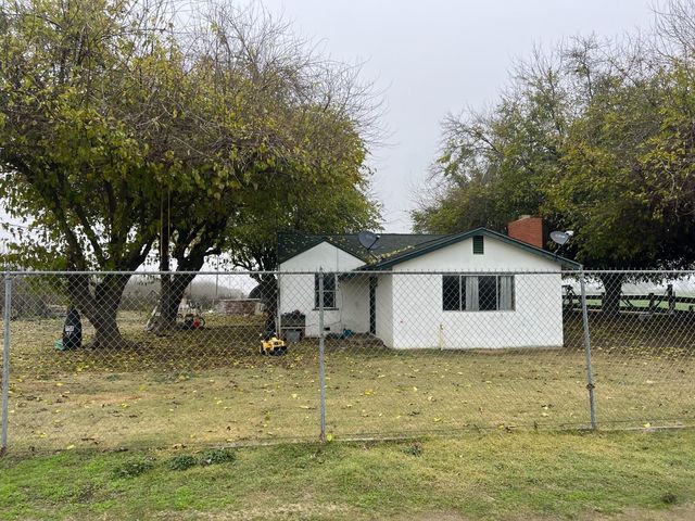 15238 Sunset Dr, Livingston, CA 95334