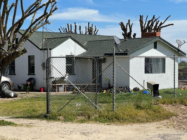 15238 Sunset Dr, Livingston, CA 95334