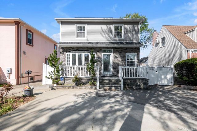 82-30 266th Street, Glen Oaks, NY 11004