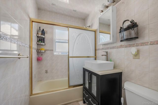 82-30 266th Street, Glen Oaks, NY 11004