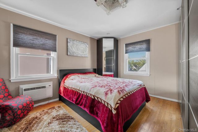 82-30 266th Street, Glen Oaks, NY 11004