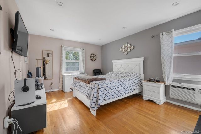 82-30 266th Street, Glen Oaks, NY 11004