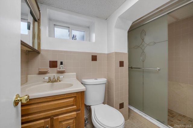 82-30 266th Street, Glen Oaks, NY 11004