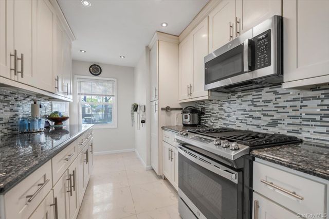 82-30 266th Street, Glen Oaks, NY 11004