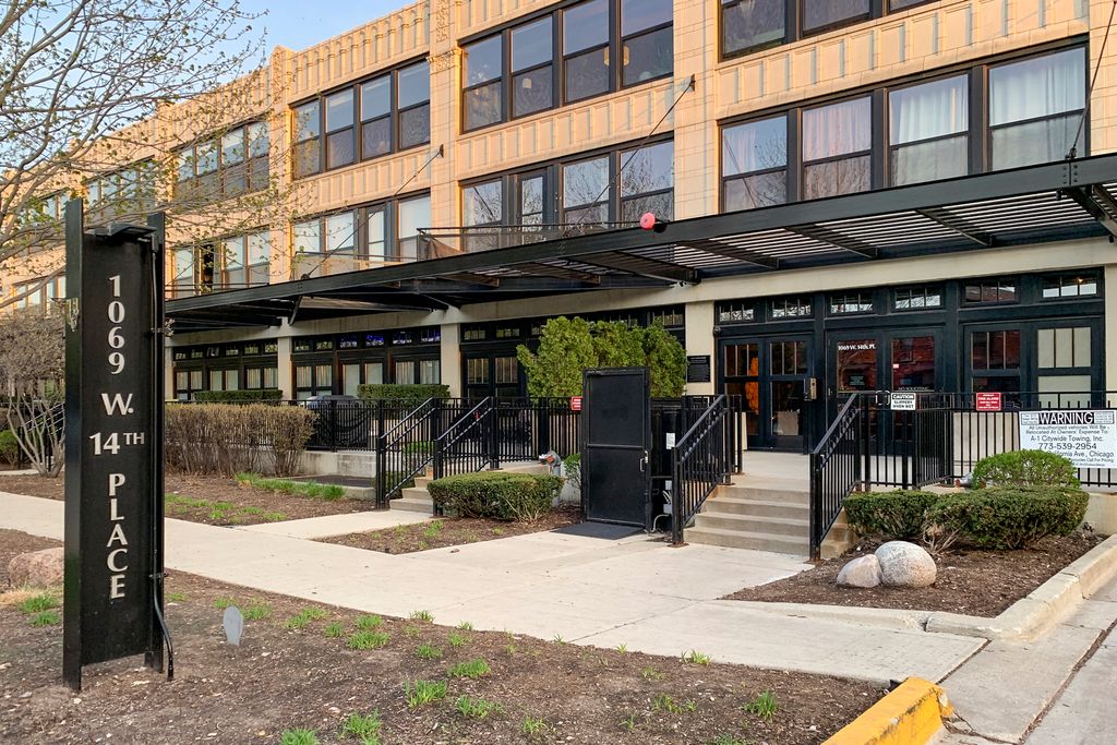 1069 W 14th Place 301, Chicago, IL 60608