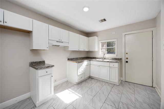 5934 Belcrest Street, Houston, TX 77033