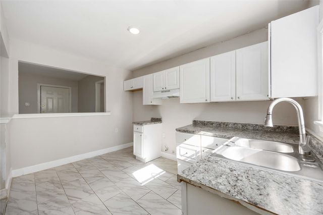 5934 Belcrest Street, Houston, TX 77033